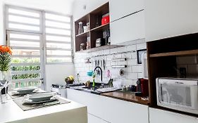 Apartamento lindo, com quintal, na Praça Pôr do Sol